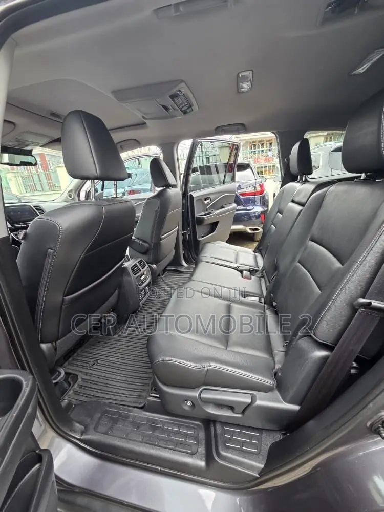 Honda Pilot Touring AWD 2019 Gray