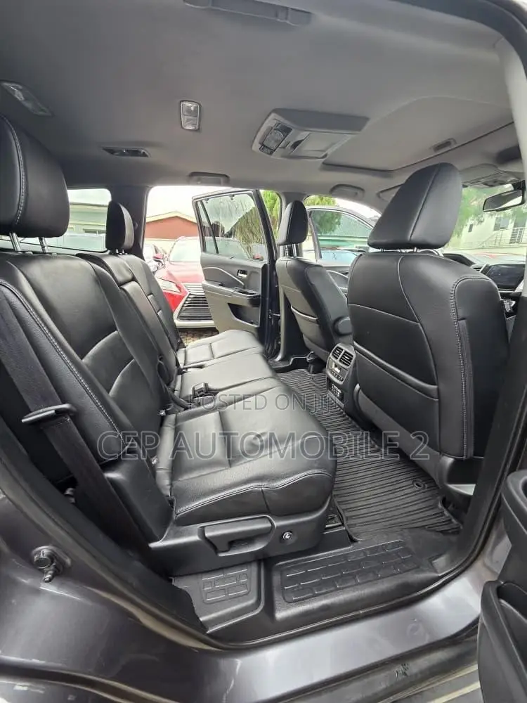 Honda Pilot Touring AWD 2019 Gray