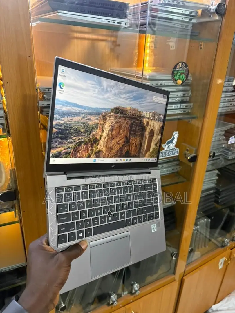 Laptop HP ZBook Firefly 14 G7 8GB Intel Core i5 SSD 256GB
