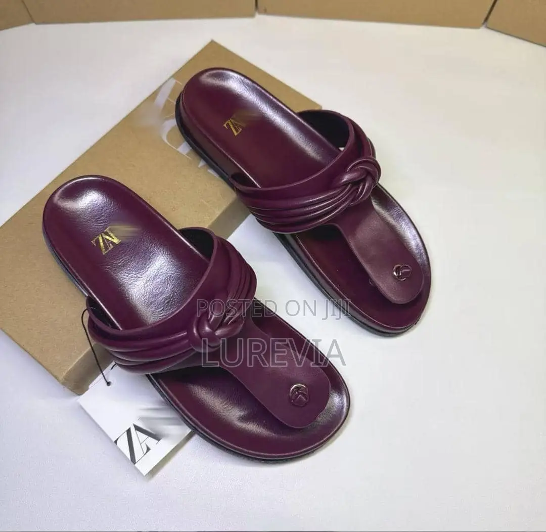 Elegant Women’s Flat Sandals
