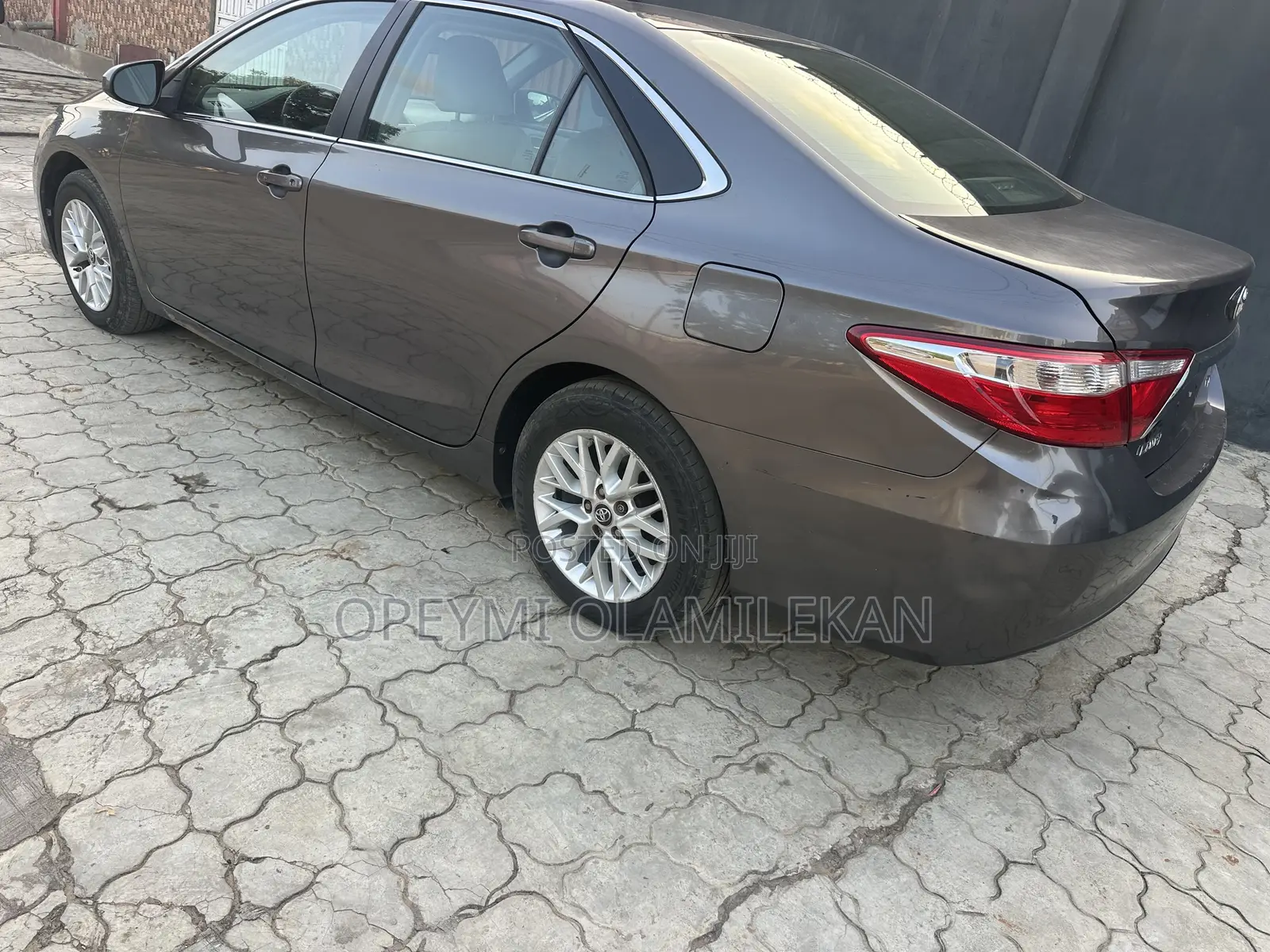 Toyota Camry LE 4dr Sedan (2.5L 4cyl 6A) 2017 Gray