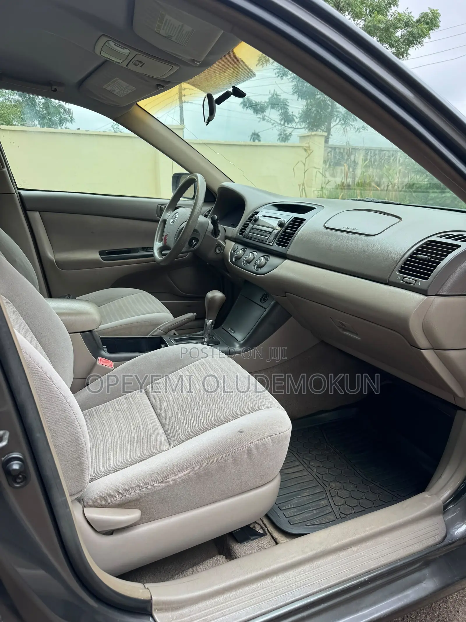 Toyota Camry LE 4dr Sedan (2.4L 4cyl 5A) 2005 Gray
