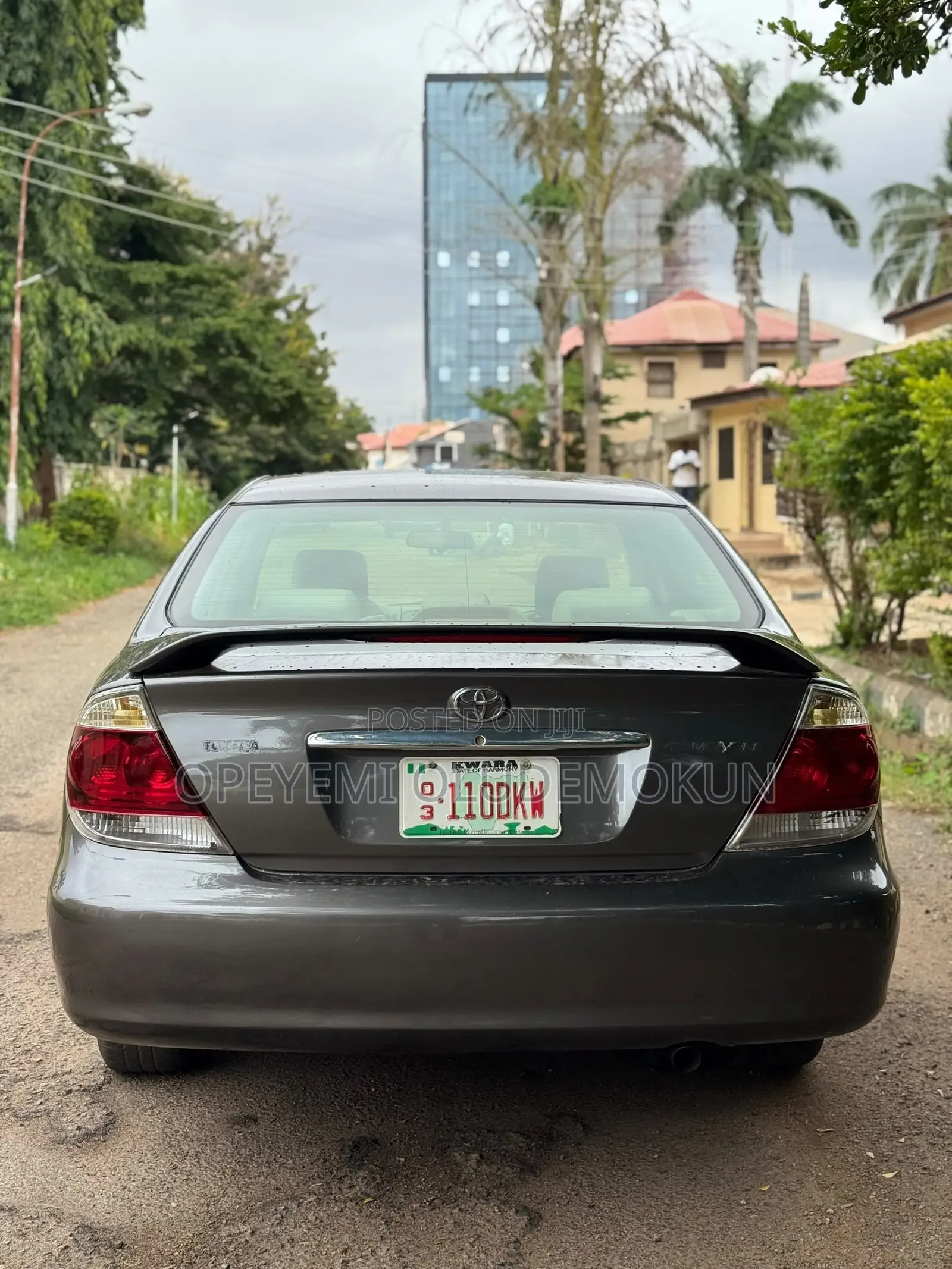 Toyota Camry LE 4dr Sedan (2.4L 4cyl 5A) 2005 Gray