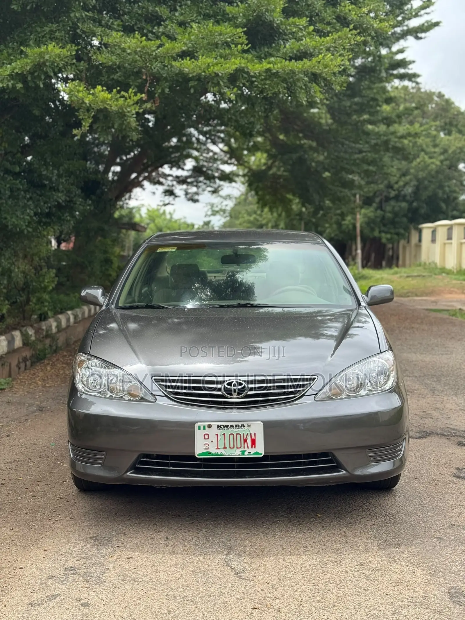 Toyota Camry LE 4dr Sedan (2.4L 4cyl 5A) 2005 Gray