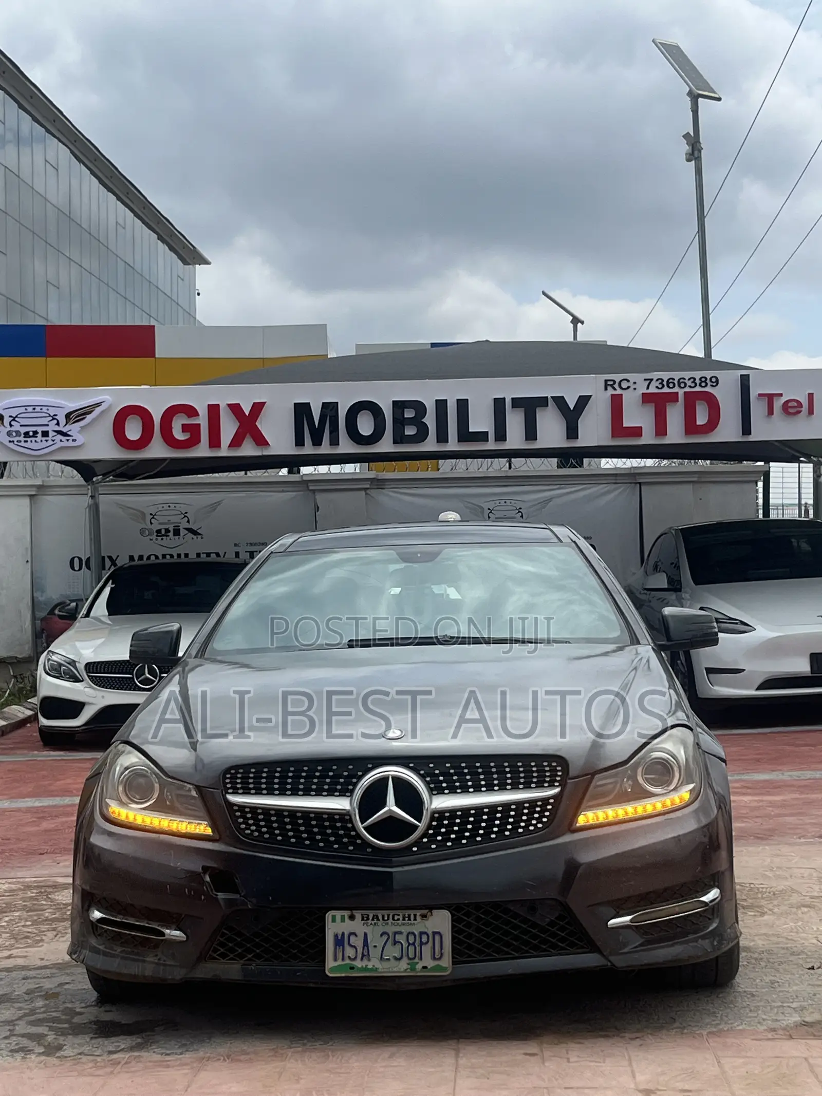 Mercedes-Benz C300 2011 Gray