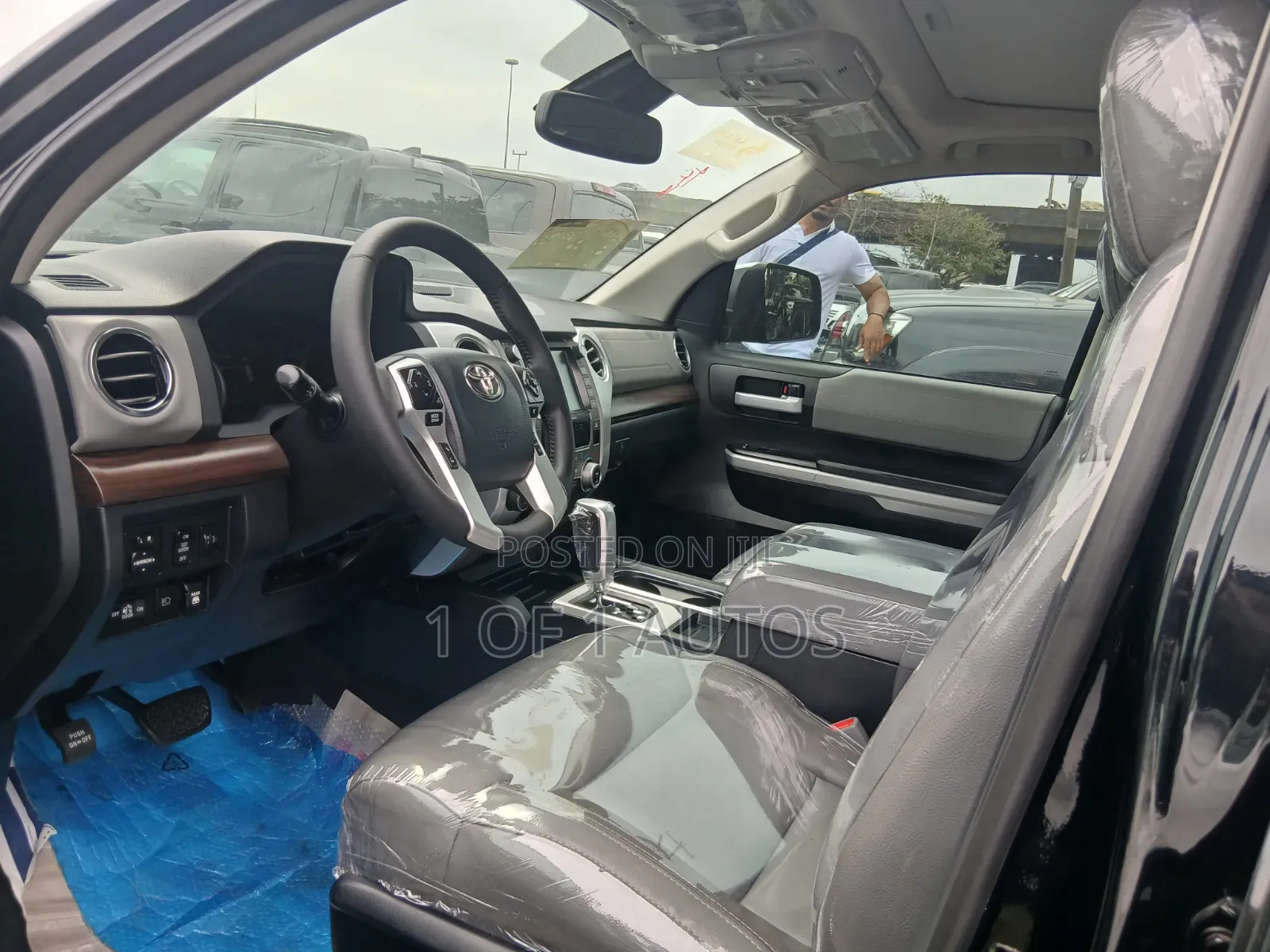 Toyota Tundra Limited 5.7L V8 4x4 Double Cab 6.6 ft. box 145.7 in. WB