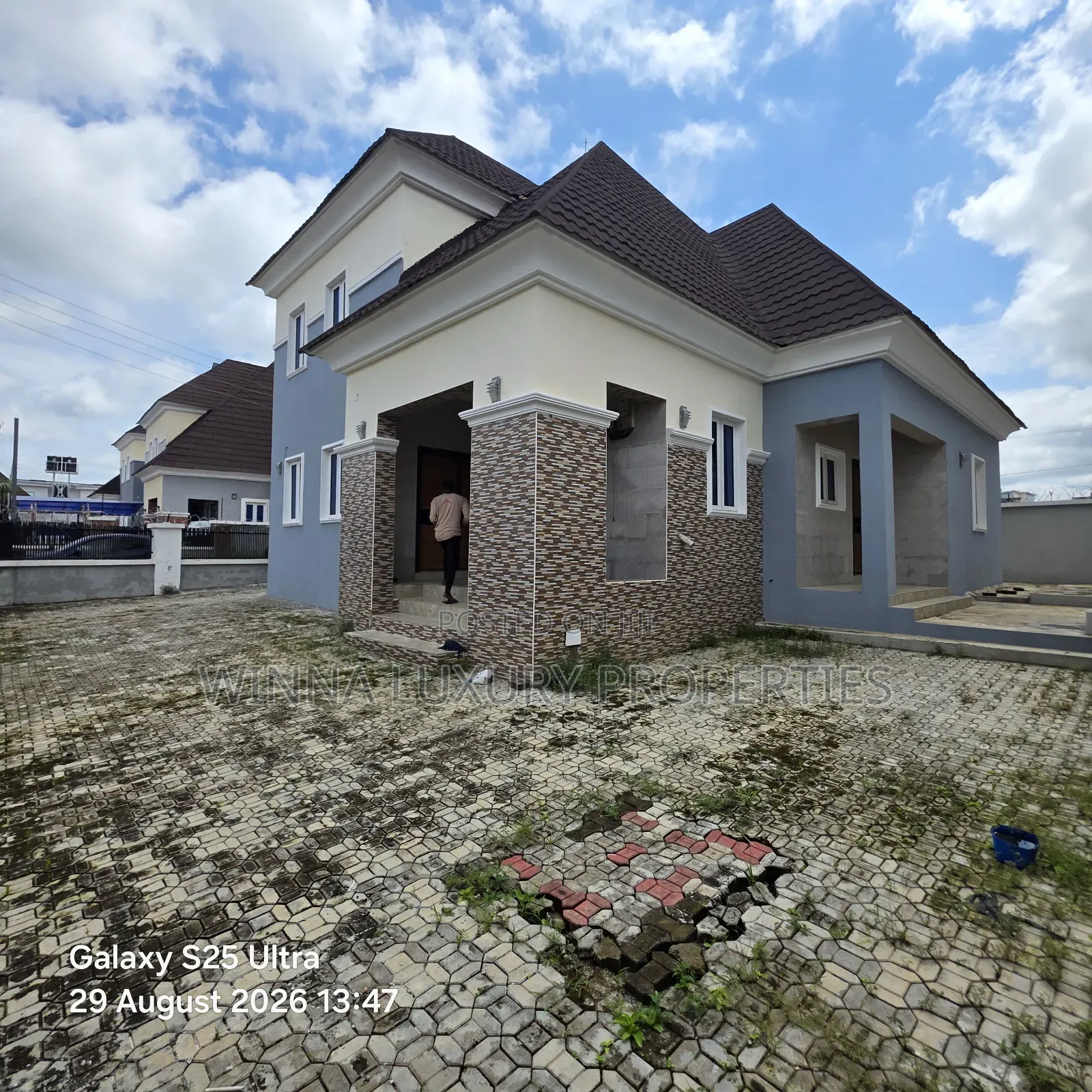 4bdrm Penthouse in Nut, Lugbe District for sale