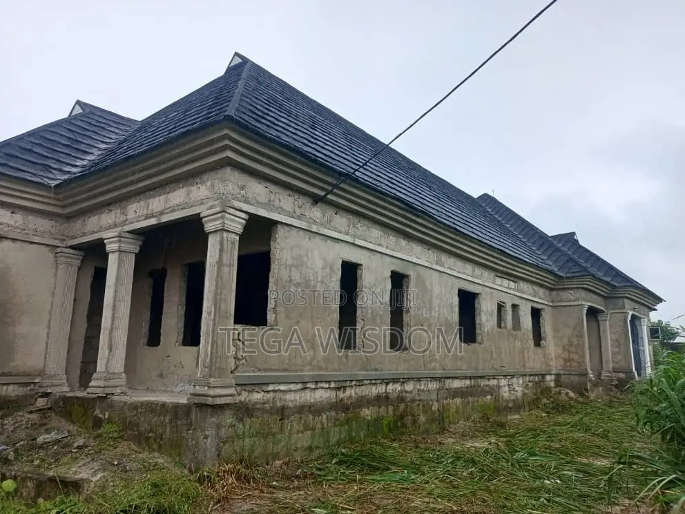 6bdrm House in Uwghelli New Layout, Ugheli for sale
