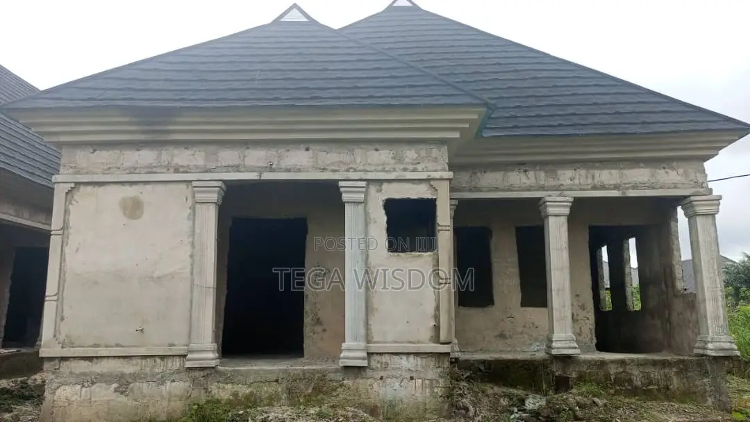 6bdrm House in Uwghelli New Layout, Ugheli for sale