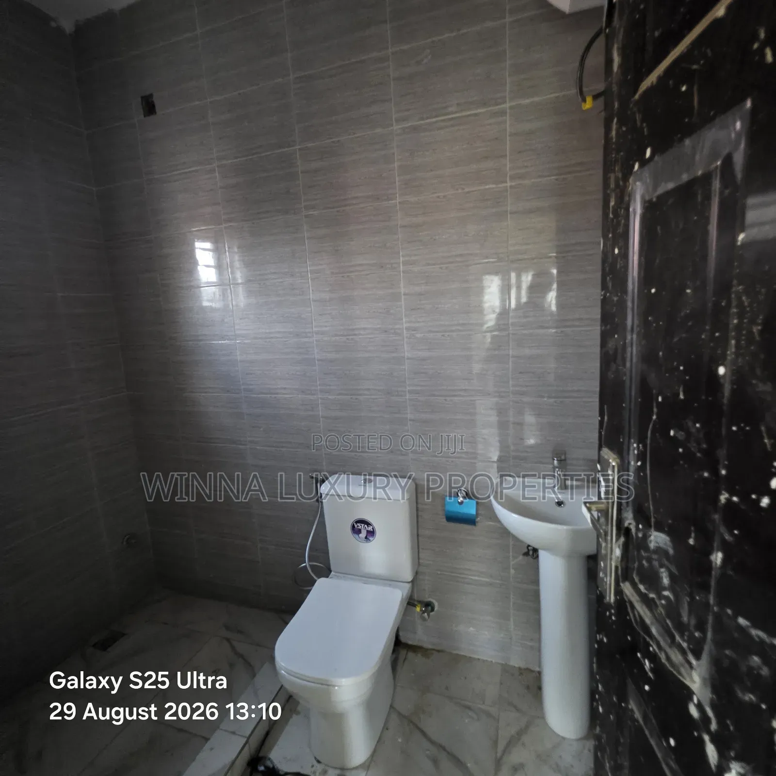 3bdrm Apartment in Beaufort Court, Lugbe District for sale