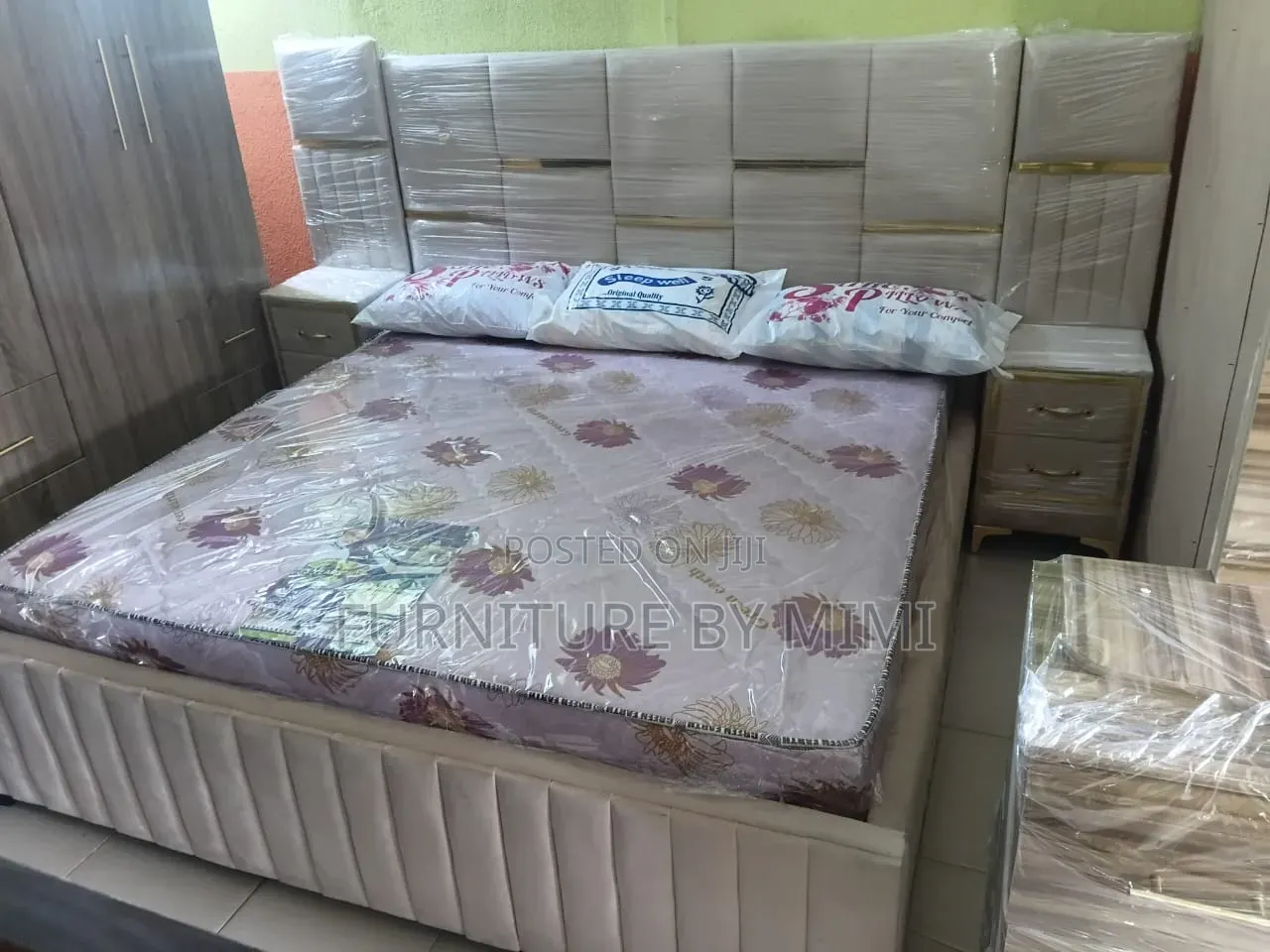 Luxury 6x6 Modern Platform Bed With Gold Accent Headboard