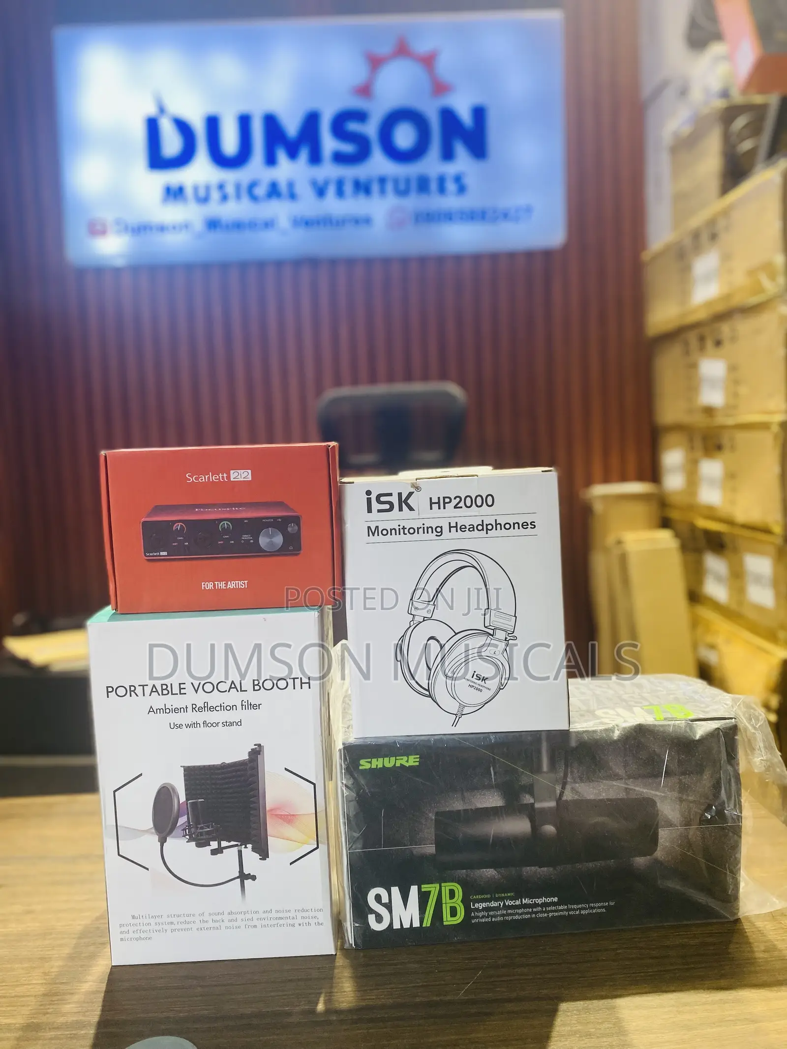 2i2 Scarlett SoundCard, Shure SM7B, ISK HP2000 Headphone, Vocal Booths