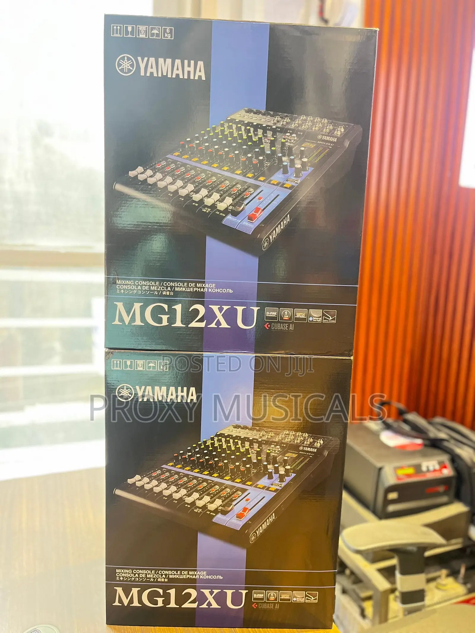 12 Channels Yamaha Mixer MG12XU