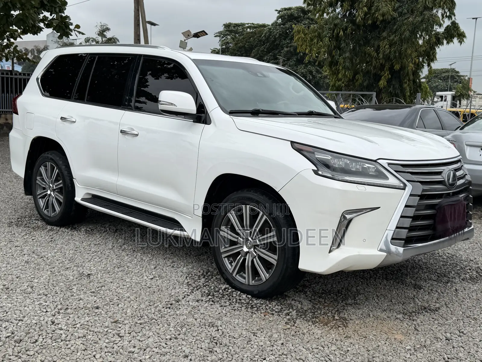 Lexus LX 570 AWD 2016 White