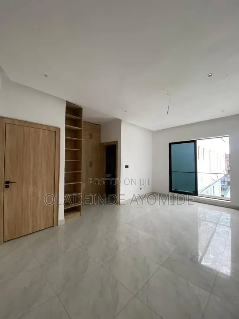 4bdrm Duplex in Chevron for sale