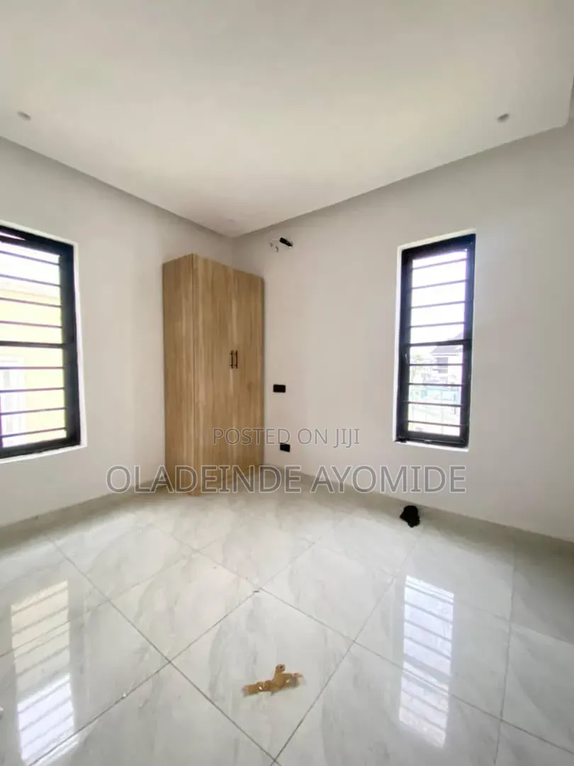 4bdrm Duplex in Chevron for sale