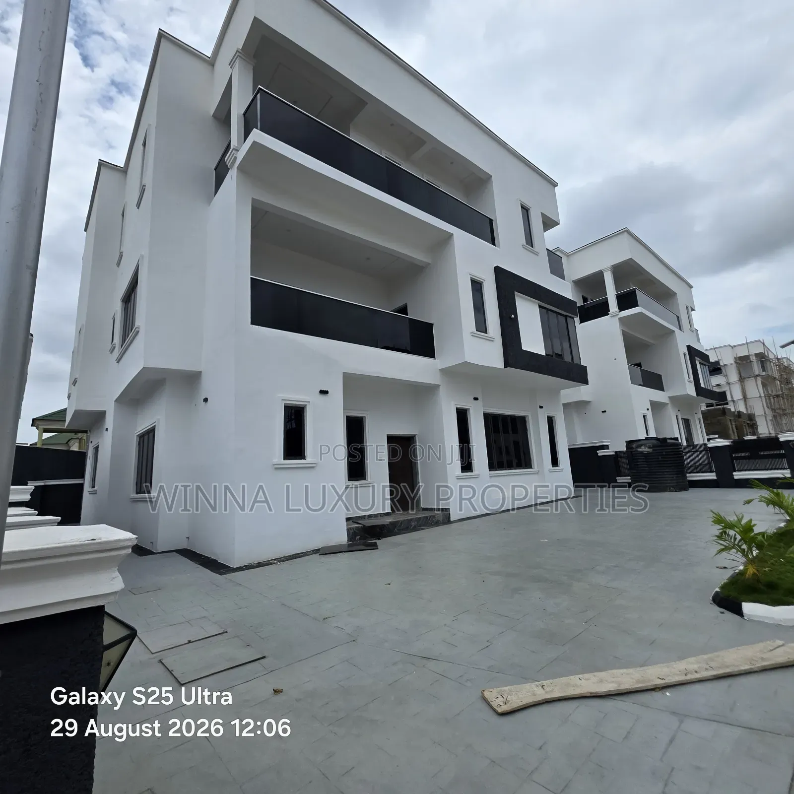 6bdrm Duplex in Nut Opposite River, Lugbe District for sale