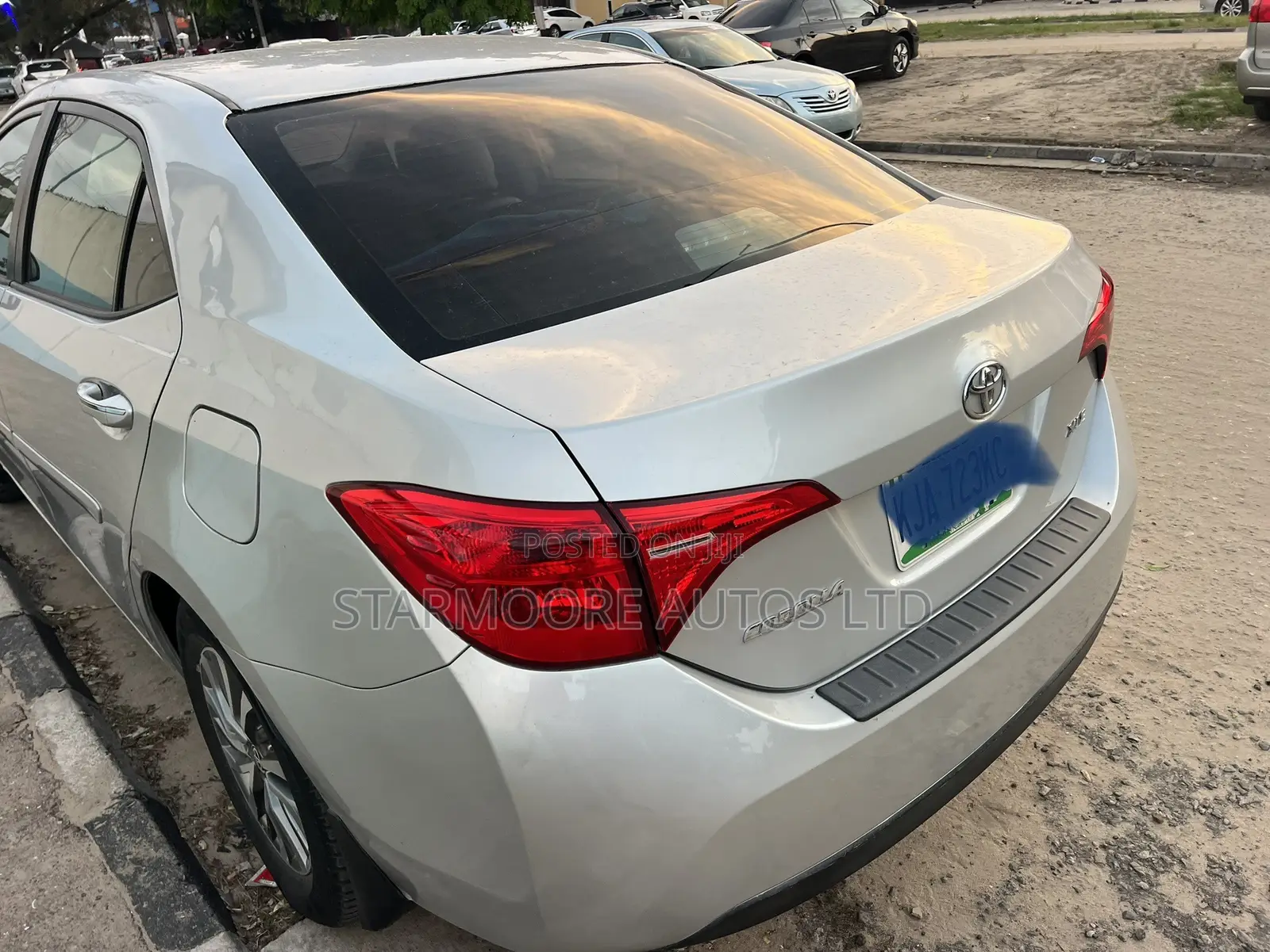 Toyota Corolla XLE 4dr Sedan (1.8L 4cyl CVT) 2017 Silver