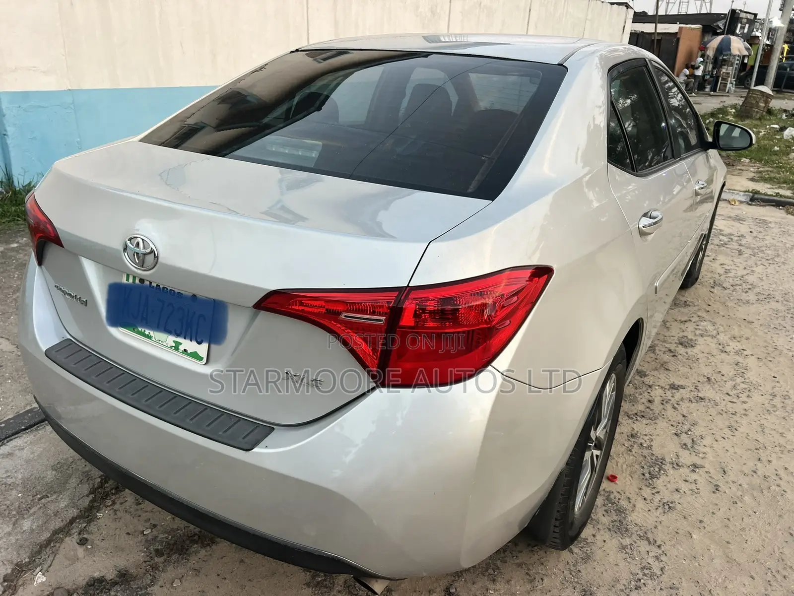 Toyota Corolla XLE 4dr Sedan (1.8L 4cyl CVT) 2017 Silver