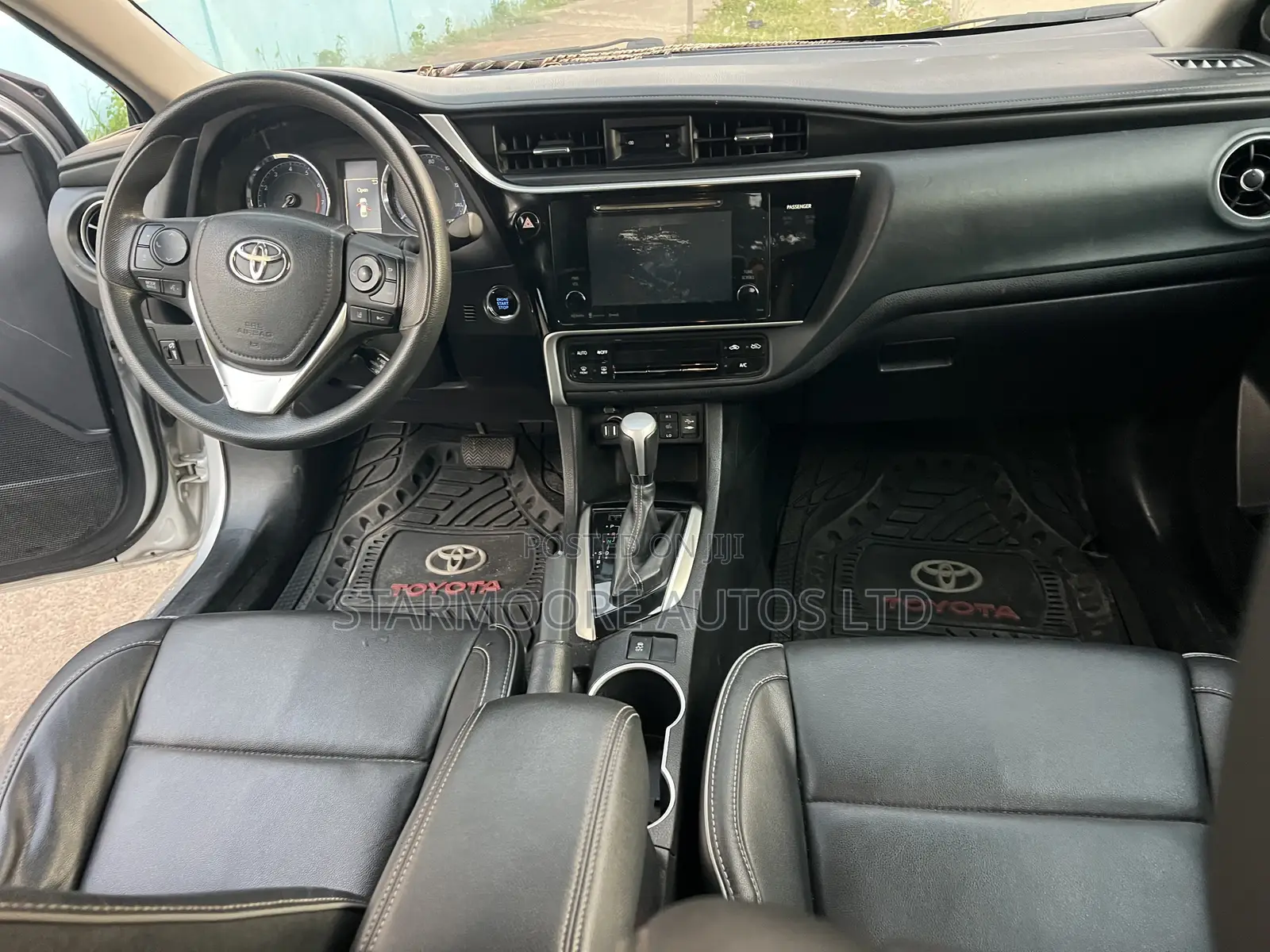 Toyota Corolla XLE 4dr Sedan (1.8L 4cyl CVT) 2017 Silver