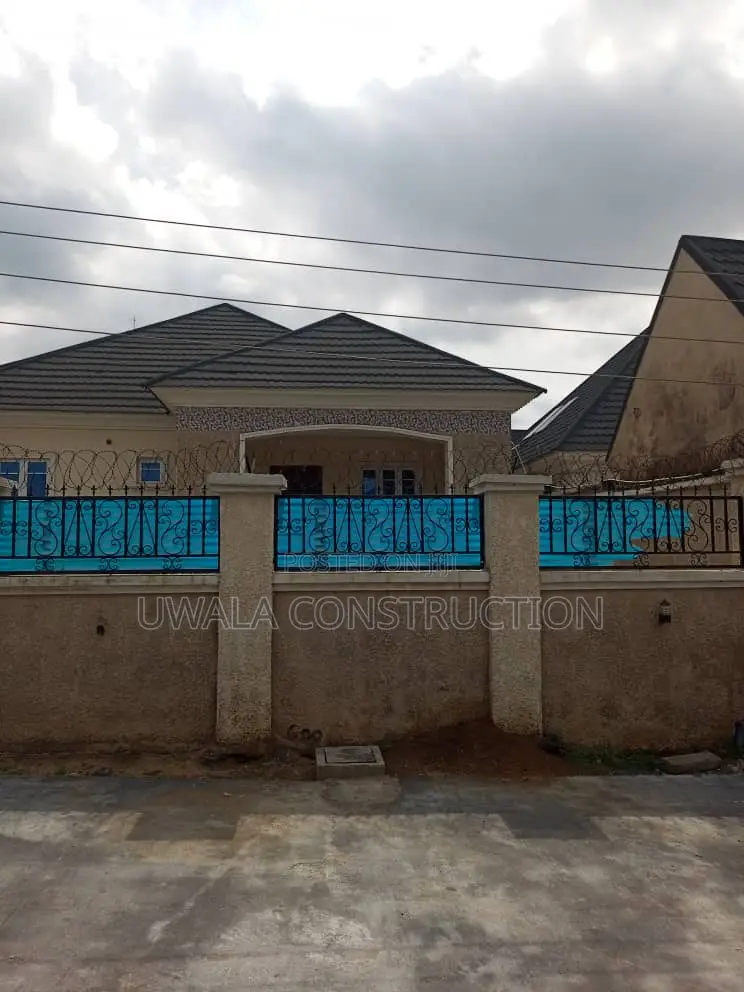 3bdrm Bungalow in Idu Industrial for sale