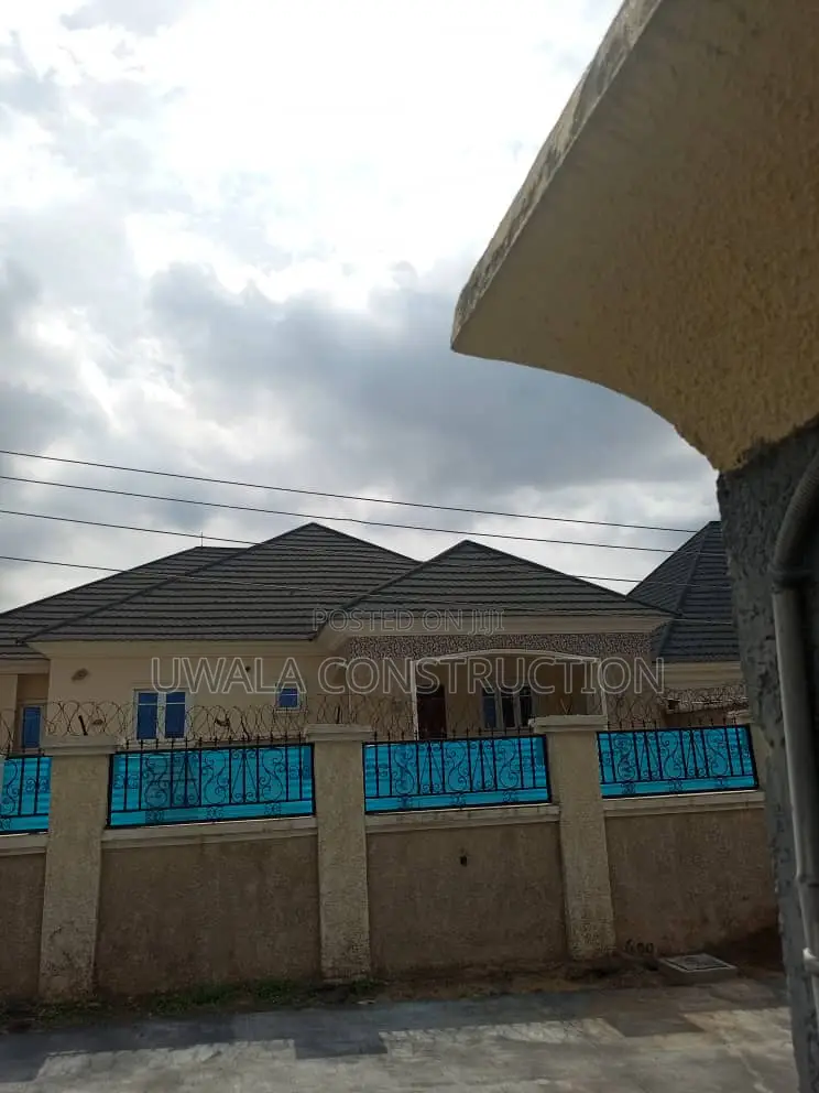 3bdrm Bungalow in Idu Industrial for sale