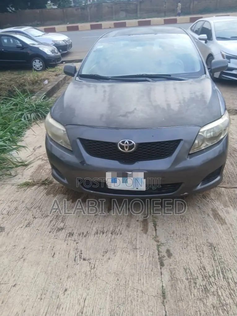 Toyota Corolla LE 4dr Sedan (1.8L 4cyl 4A) 2011 Gray
