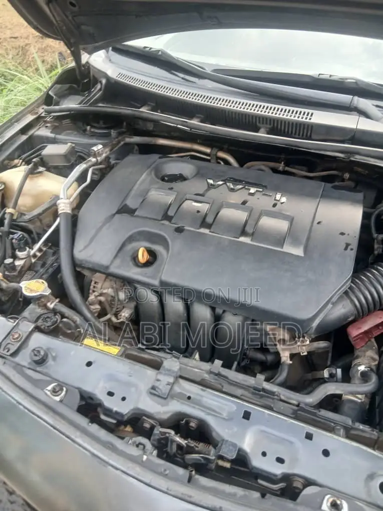 Toyota Corolla LE 4dr Sedan (1.8L 4cyl 4A) 2011 Gray