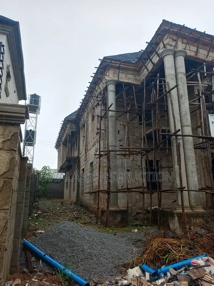 5bdrm Duplex in Idu Industrial for sale