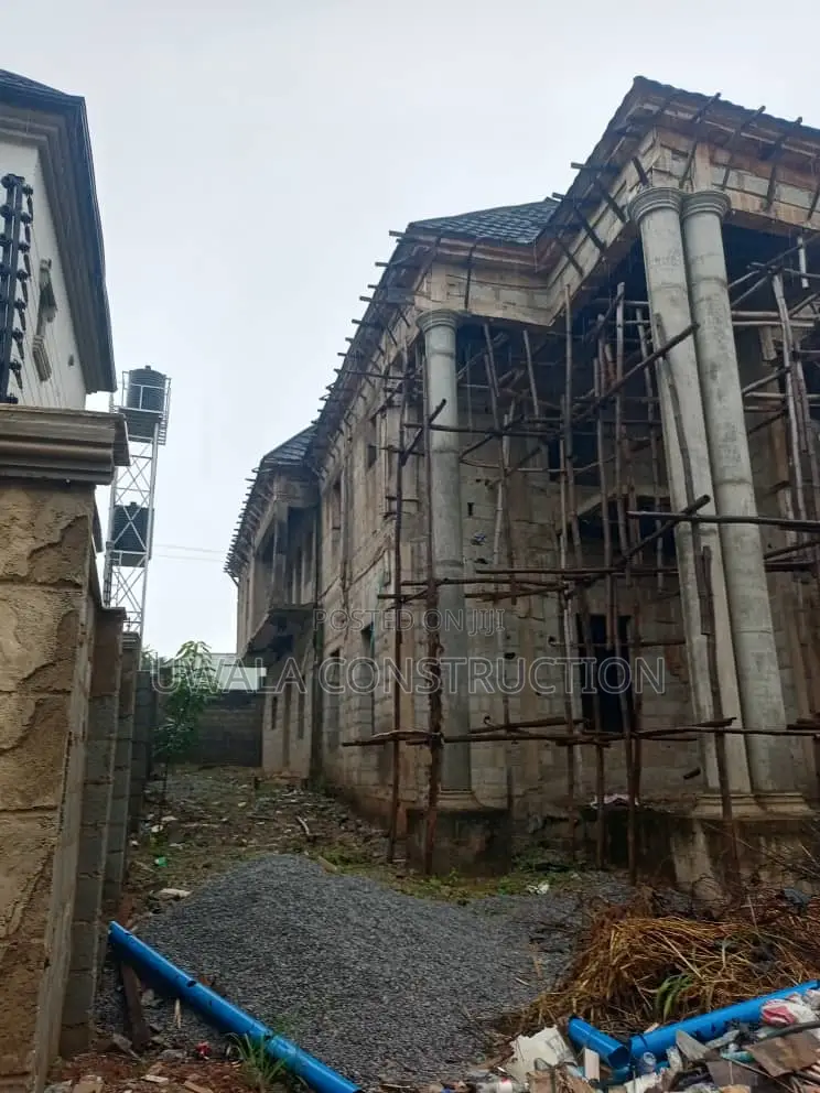 5bdrm Duplex in Idu Industrial for sale
