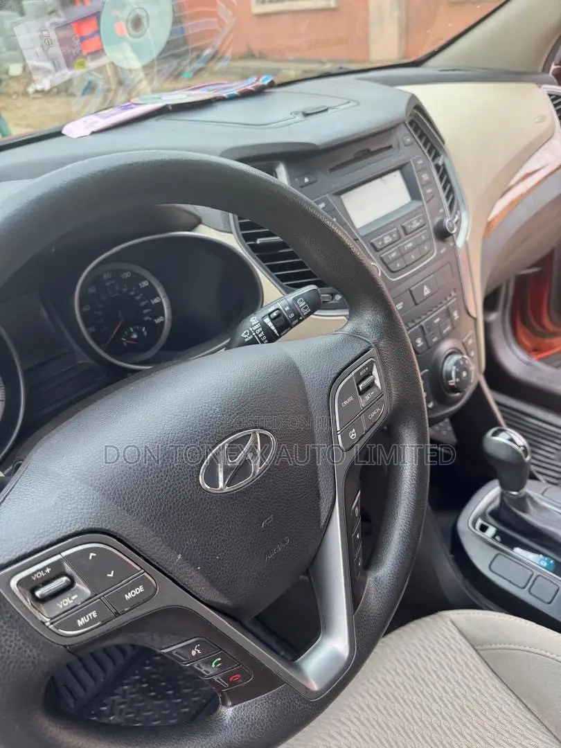 Hyundai Santa Fe GLS 4dr SUV AWD (3.3L 6cyl 6A) 2015 Orange