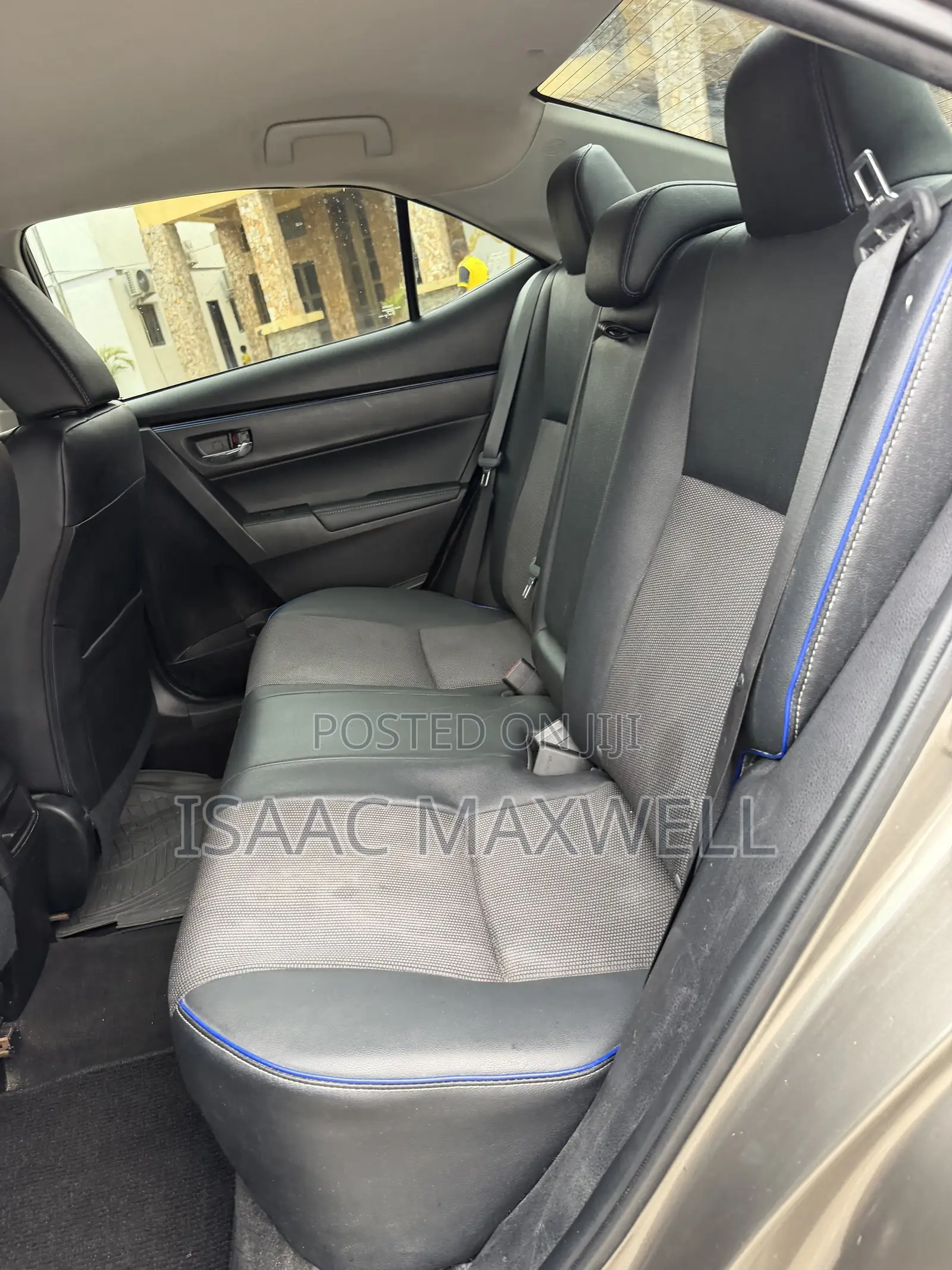 Toyota Corolla LE (1.8L 4cyl 2A) 2018 Gray