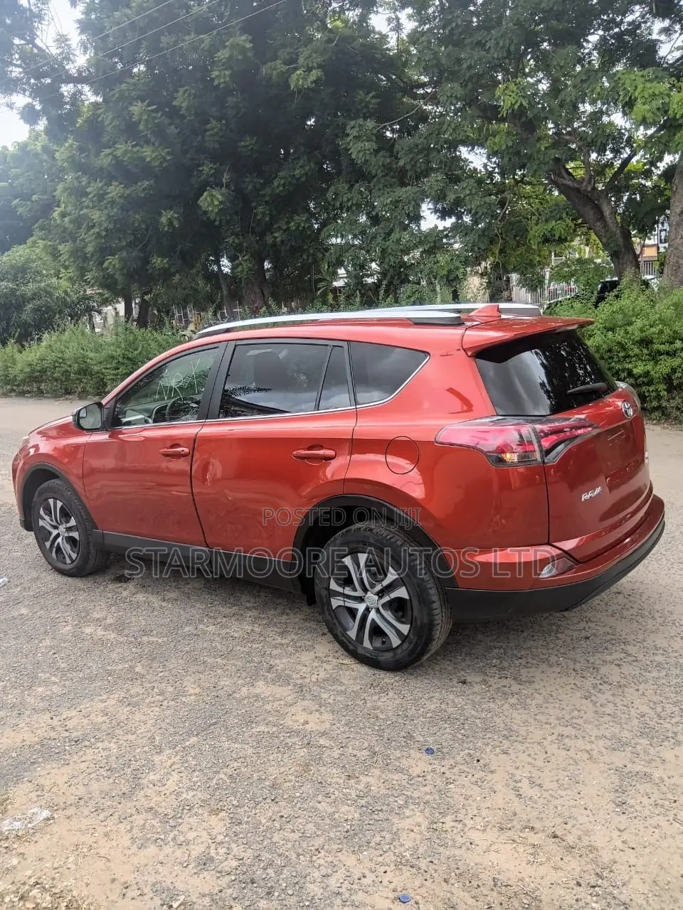 Toyota RAV4 LE AWD (2.5L 4cyl 6A) 2016 Orange