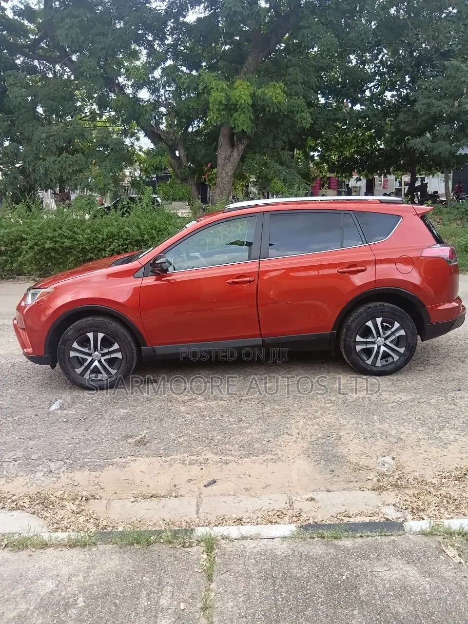 Toyota RAV4 LE AWD (2.5L 4cyl 6A) 2016 Orange