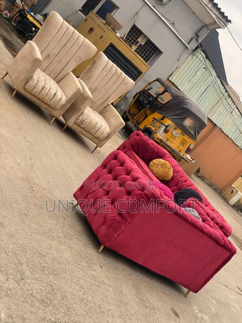 Top Quality 7 Seaters Full Padded Sofa Set With Throw Pillows (3,2,1,1