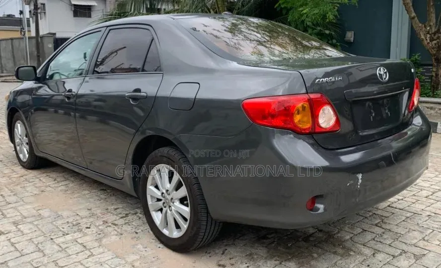 Toyota Corolla 2010 Gray