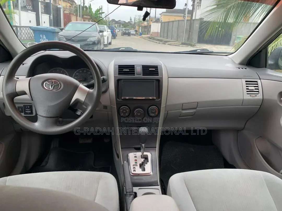 Toyota Corolla 2010 Gray