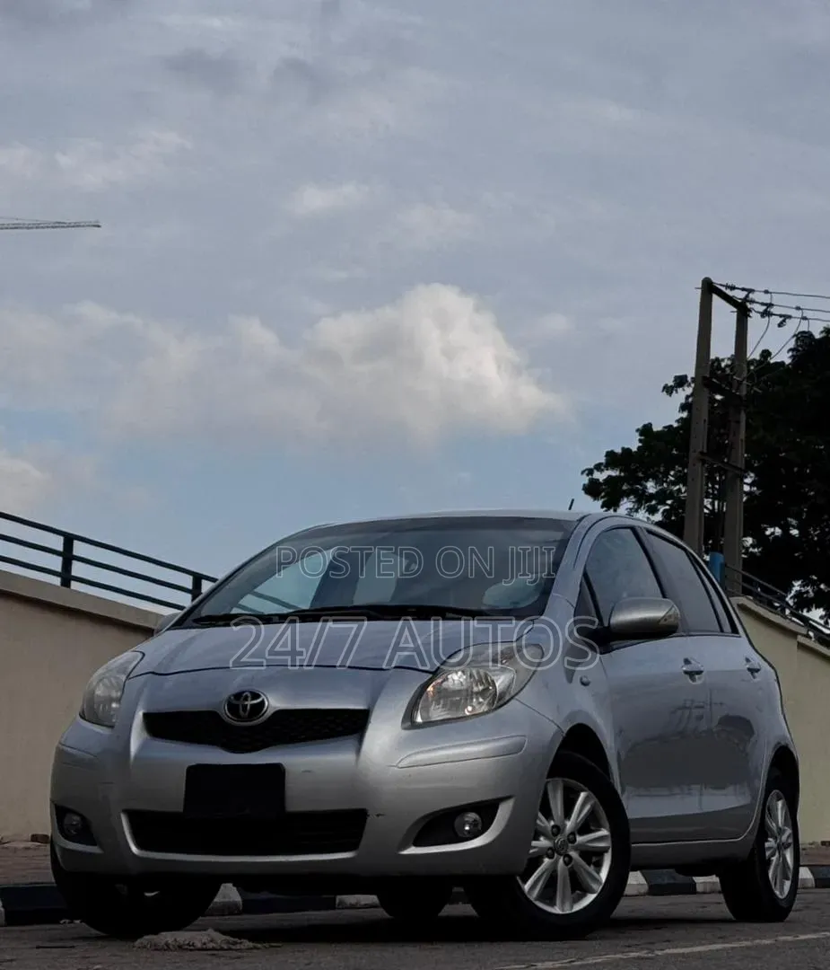Toyota Yaris 2012 Silver