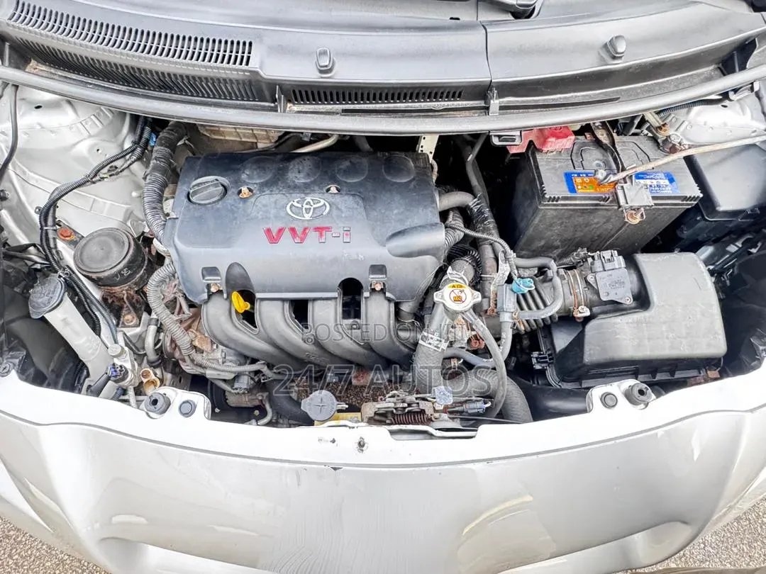 Toyota Yaris 2012 Silver