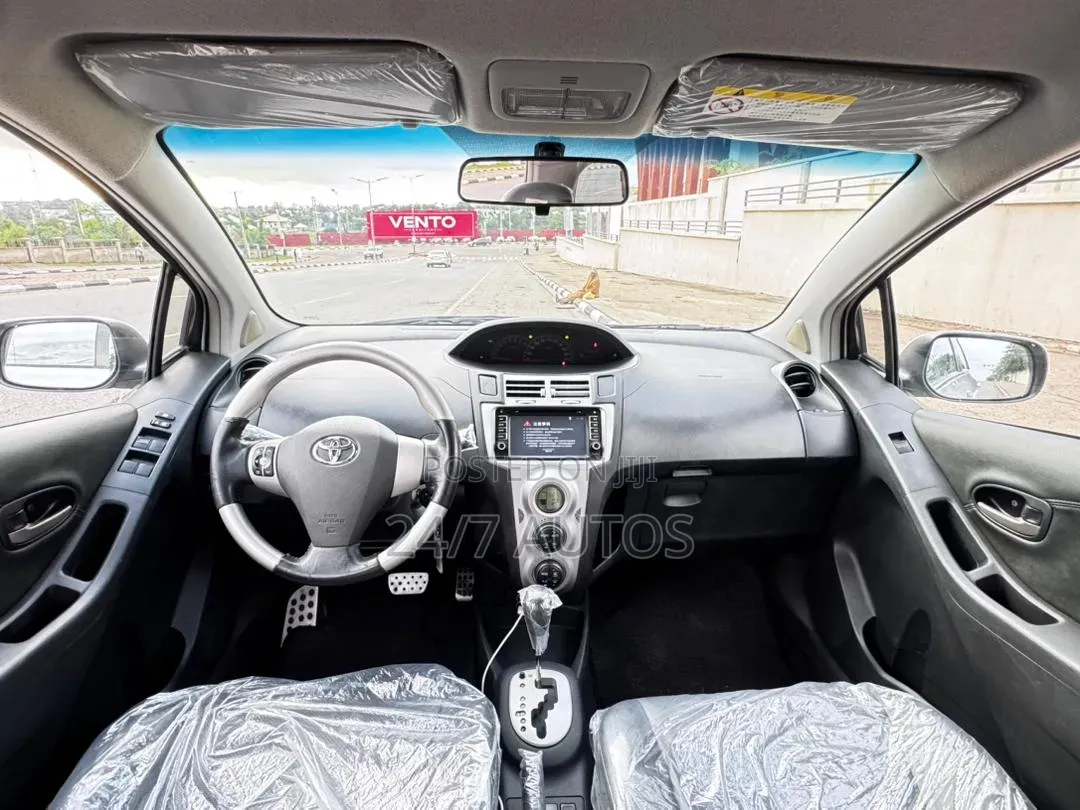 Toyota Yaris 2012 Silver