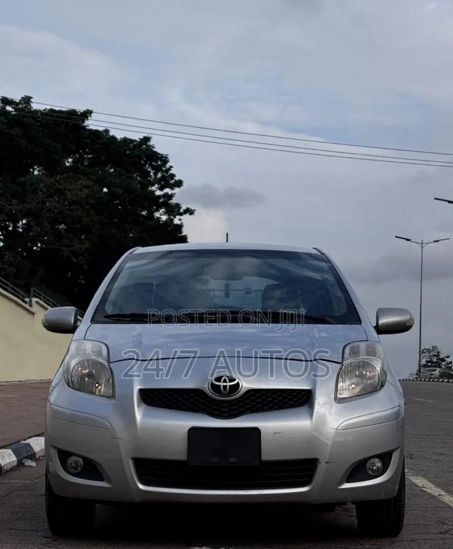 Toyota Yaris 2012 Silver