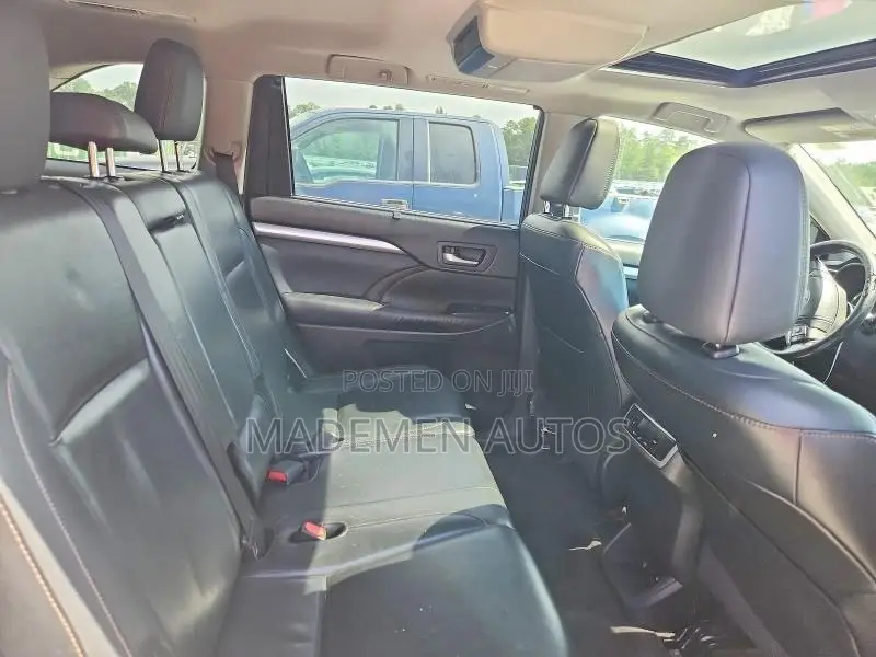 Toyota Highlander XLE 4dr SUV (3.5L 6cyl 6A) 2015 White
