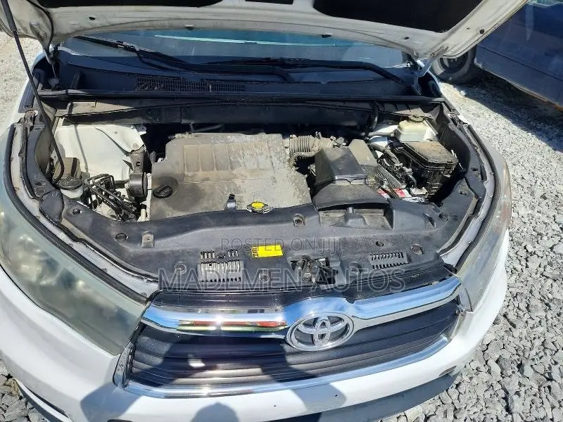 Toyota Highlander XLE 4dr SUV (3.5L 6cyl 6A) 2015 White