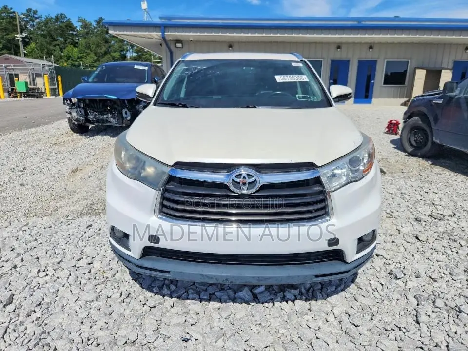 Toyota Highlander XLE 4dr SUV (3.5L 6cyl 6A) 2015 White