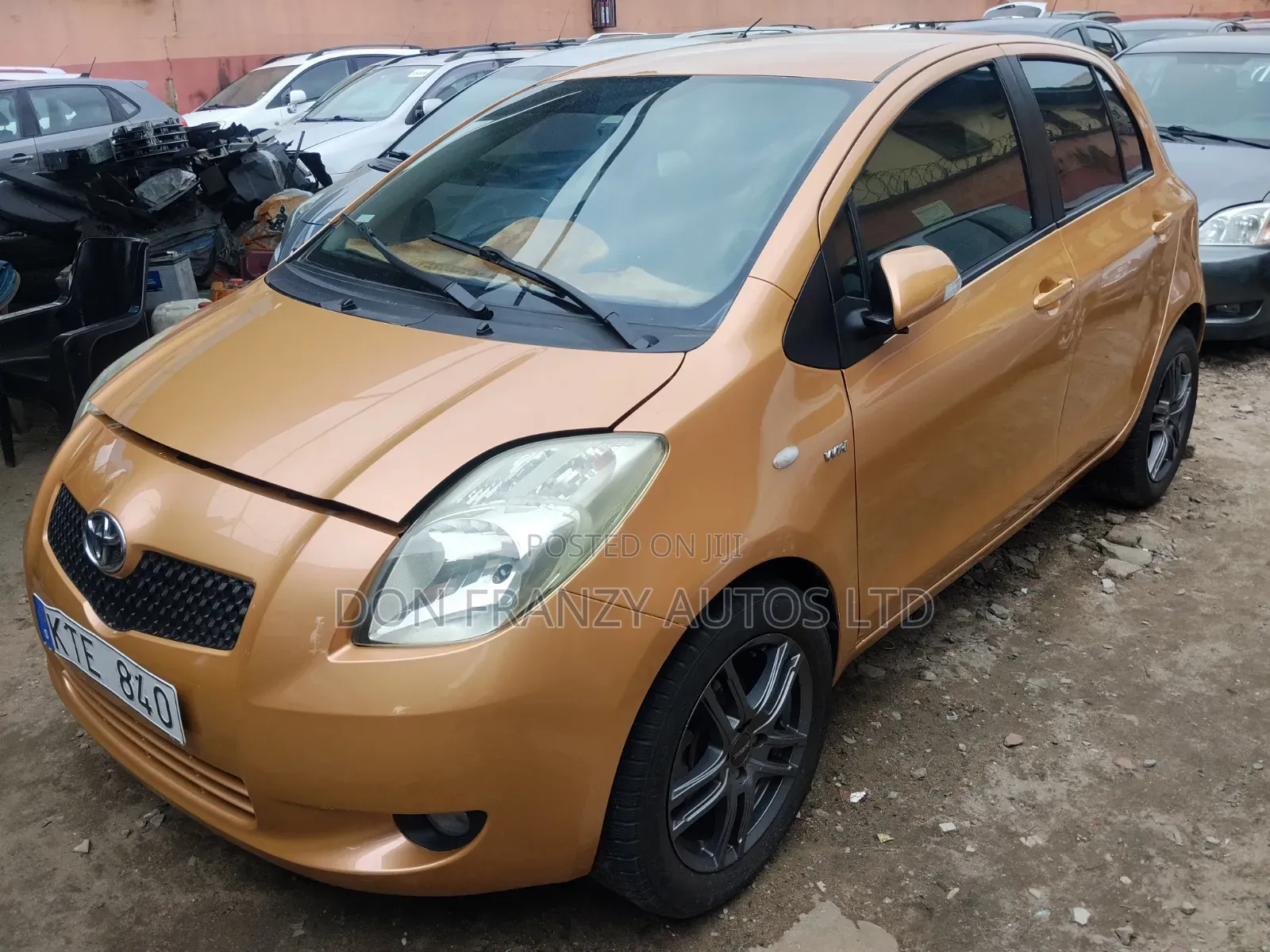 Toyota Yaris Base Hatchback 3dr 2010 Gold