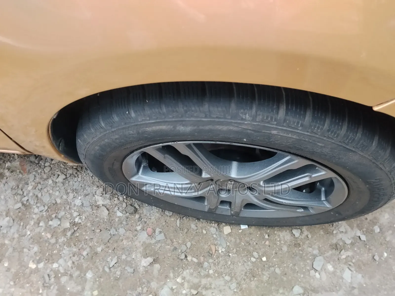 Toyota Yaris Base Hatchback 3dr 2010 Gold