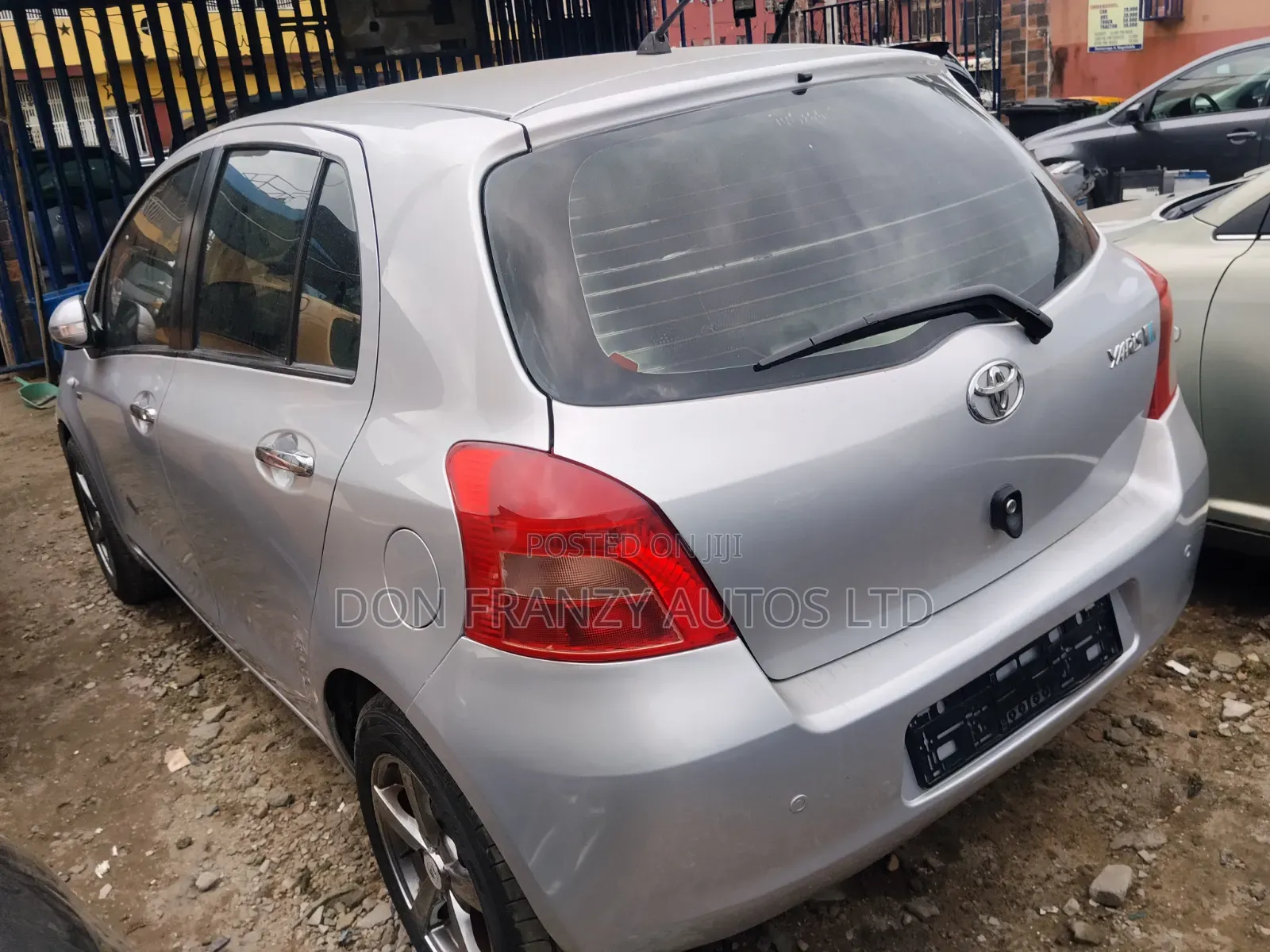 Toyota Yaris Base Hatchback 3dr 2010 Silver