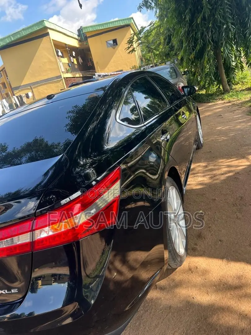 Toyota Avalon XLE Premium Sedan FWD (3.5L 6cyl 6A) 2017 Black