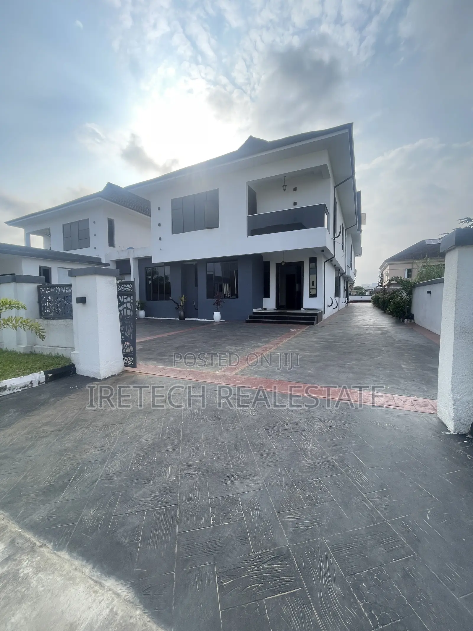 6bdrm Duplex in Royal Garden Estate, Off Lekki-Epe Expressway for sale