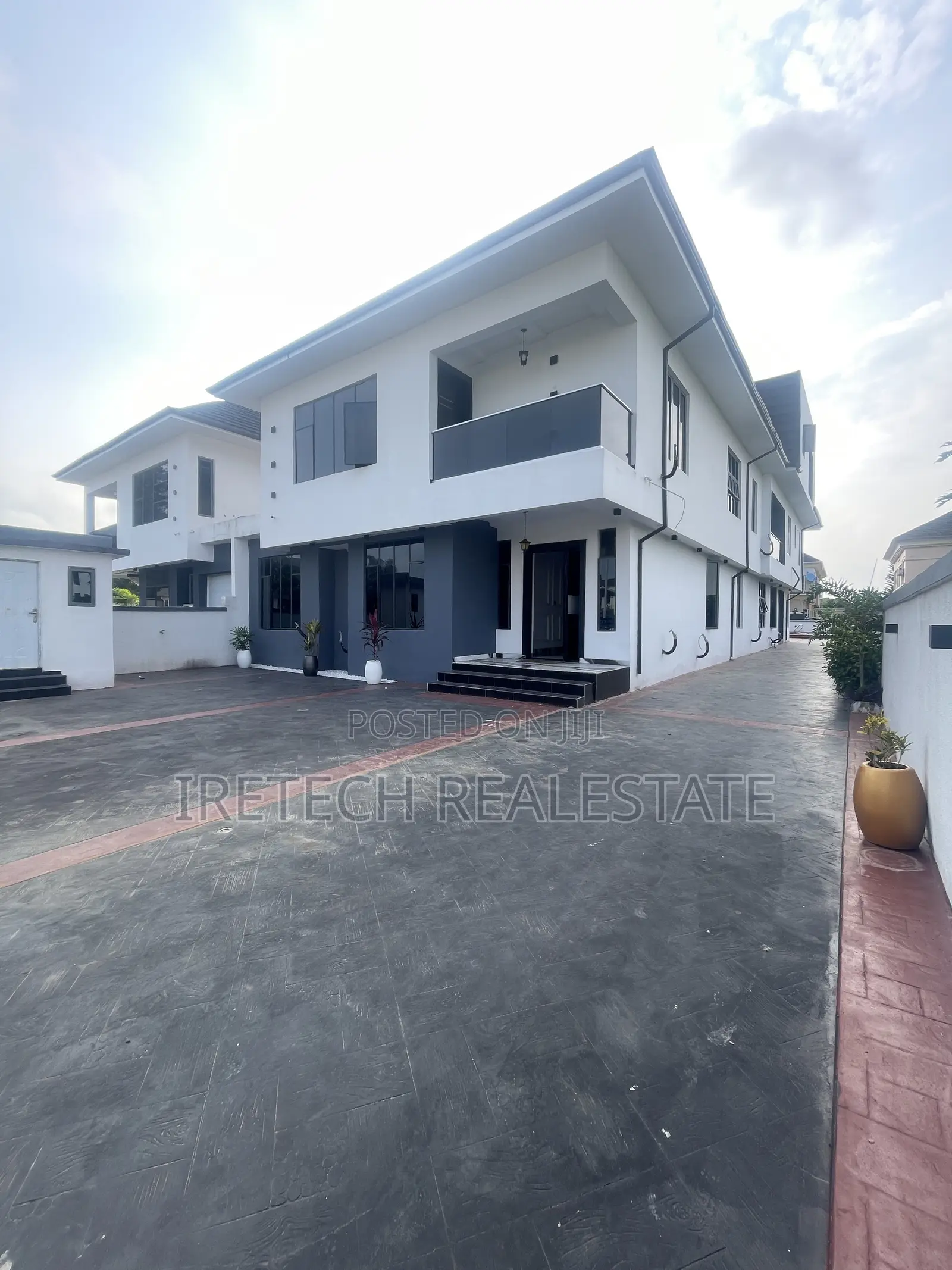 6bdrm Duplex in Royal Garden Estate, Off Lekki-Epe Expressway for sale